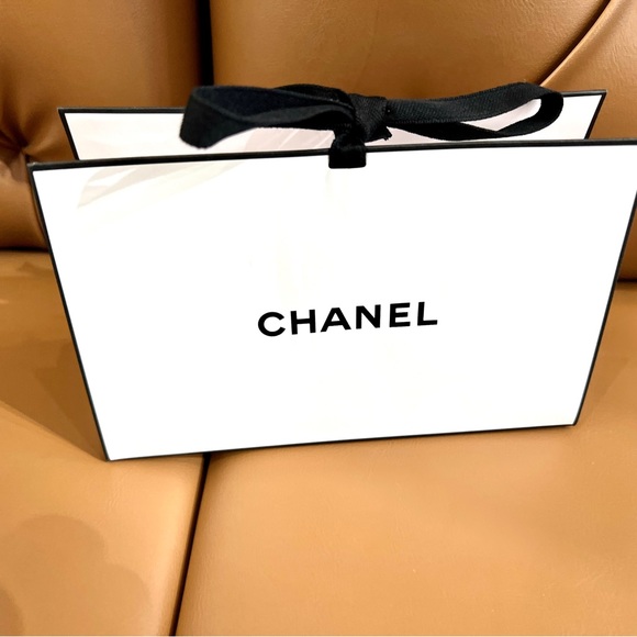 Brand New!Limited Edition CHANEL Origami Bag (Medium) - Picture 4 of 6
